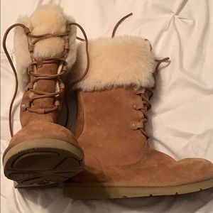 UGG MONTCLAIR BOOTS LACE UP